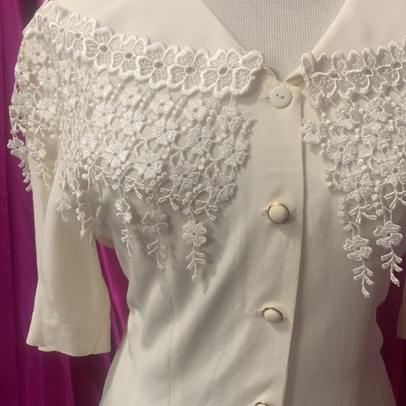 Exquisite Joseph Ribkoff cream button up dress with embroidered trim.3/4… - Picture 4 of 8